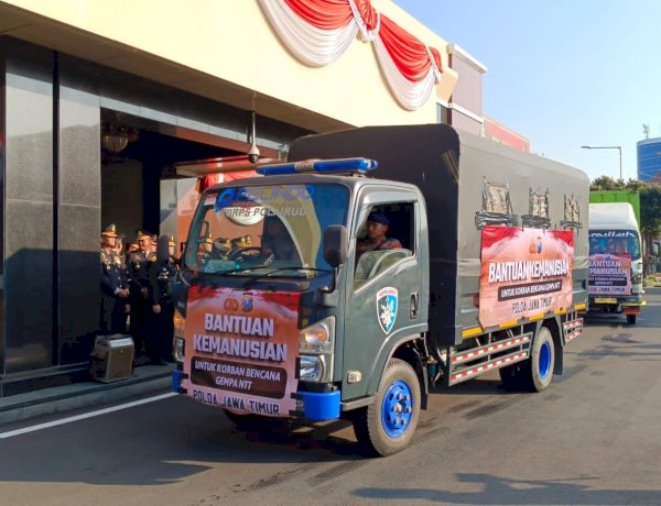 Di Hari Kemerdekaan, Polri Serentak Gerakkan 44 Truk Bantuan untuk Masyarakat Terdampak Gempa Flores